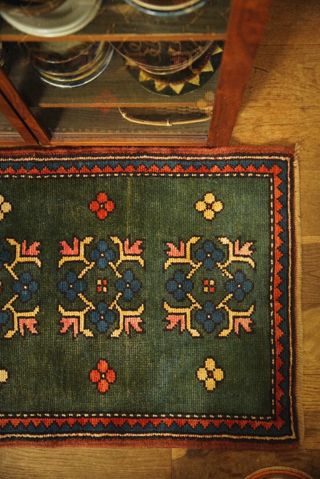 469-Vintage Shiraz rug