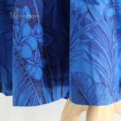 フラダンス 衣装 CC Fashions CCファッション ワンピース ドレス ブルー系 ベロア生地 高級感 プルメリア柄 花柄 植物柄 ハワイアンプリント ハワイアン アロハ フラ ダンス レッスン 練習 ハワイアンダンス フレアスカート ノースリーブ 青 紺 ネイビー系 華やか 鮮やか かわいい おしゃれ 上品