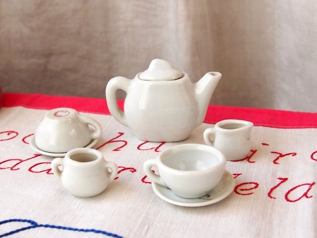 イギリスアンティーク　ミニチュア陶器製ティーセット　ドールハウス用