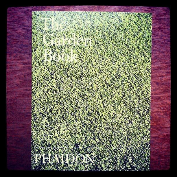 写真集「The Garden Book」 - 画像1