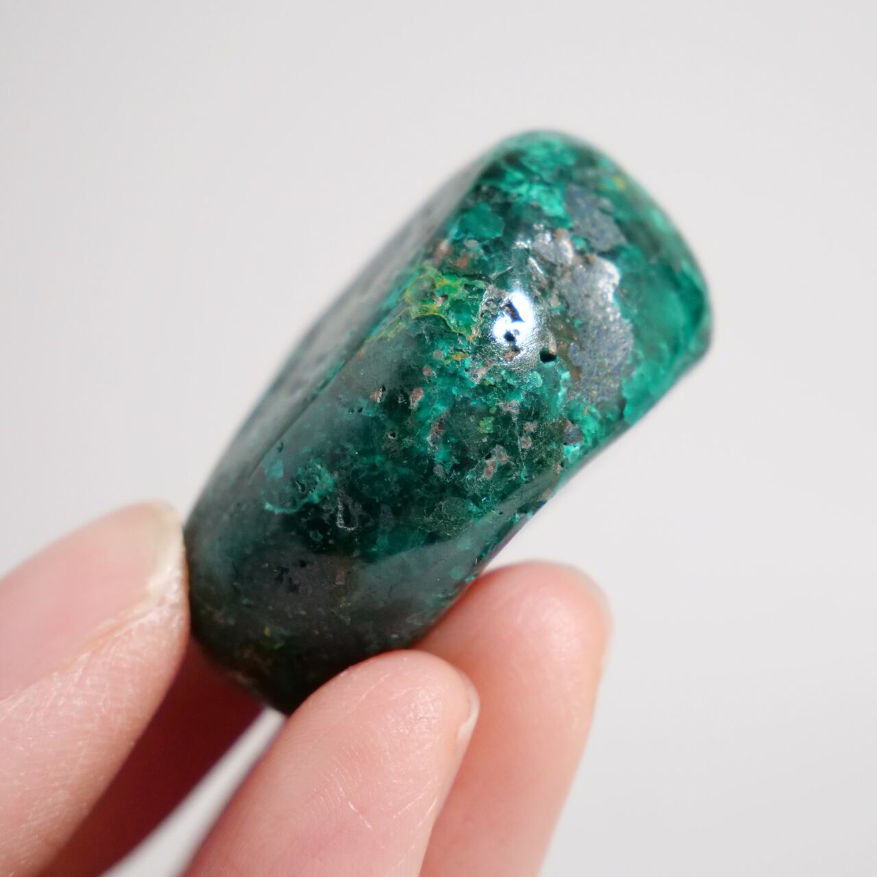 浮気封じ】エメラルド 原石 タンブル 握り石｜ハンドメイド・手芸