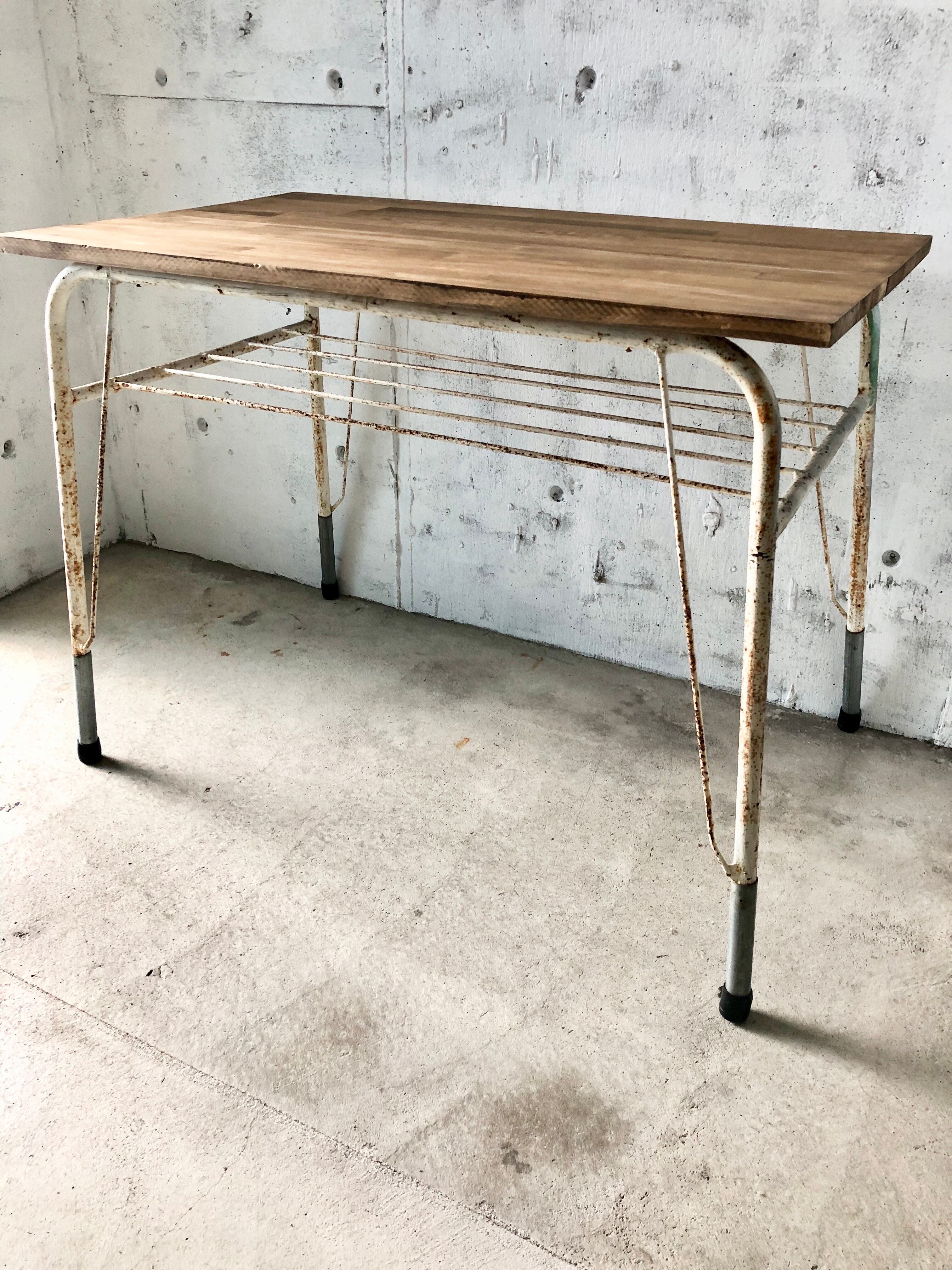 シャビーな白い鉄脚テーブル［古家具］ | giraffes craft