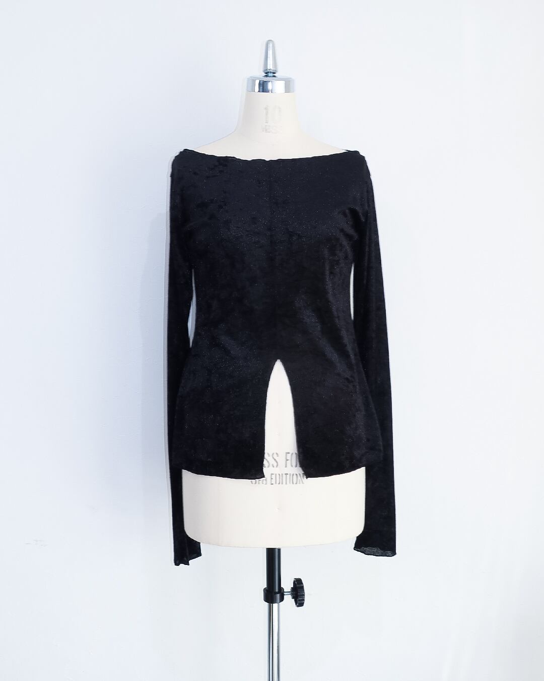 Center Slit Velor Top (Black)