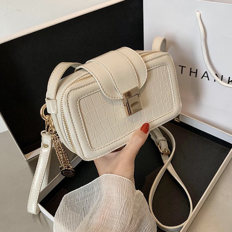 ネットレッドレディースバッグ2020新しい流行のファッションワイルドインメッセンジャーバッグ夏人気のハイエンドスモールスクエアバッグ 手作りハンドバック86105739166