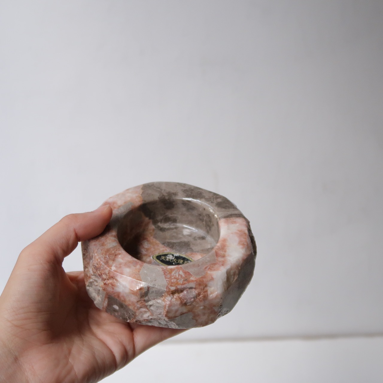 寄せ石のアクセサリートレイ