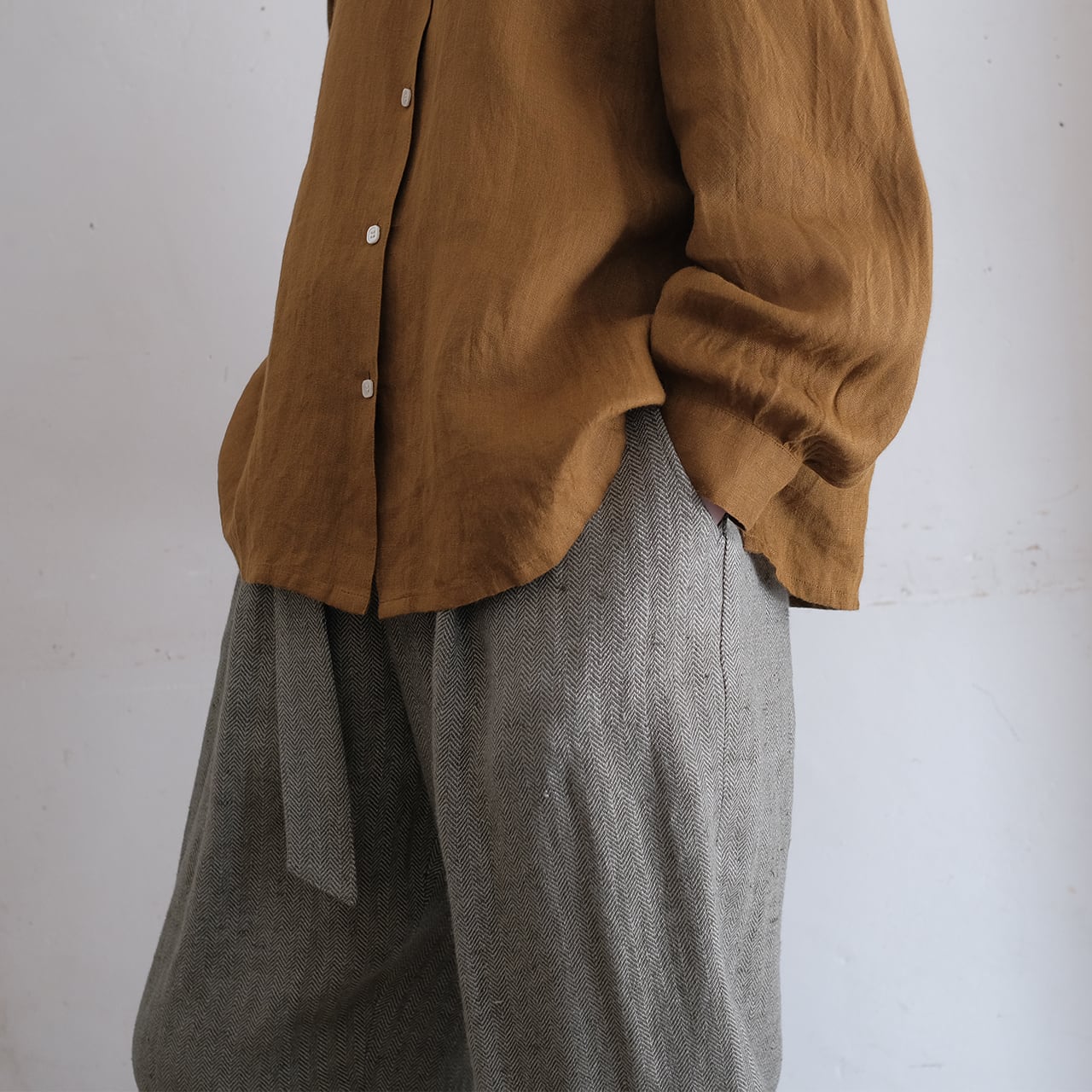 unisex egg pants A／herringbone linen〈gray×olive〉 | SALUÉ