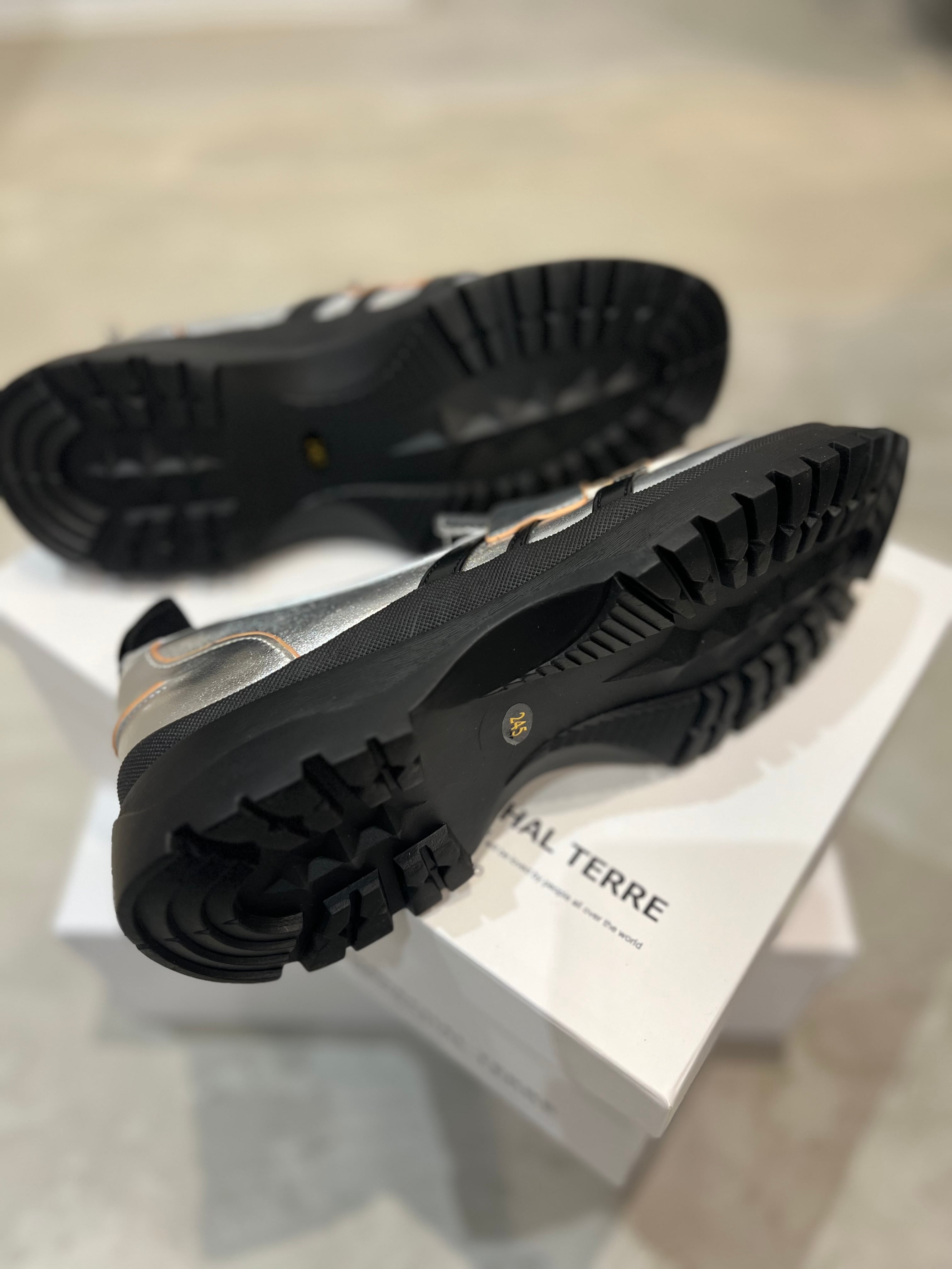 【MARECHAL TERRE】ライン入りローファー