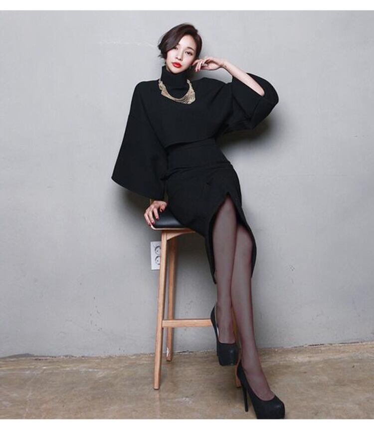 ワンピース ペンシルスカート ミモレ ミモレ丈 袖あり 5分袖 五分袖 フレアスリーブ ラウンドネック 細身 ストレート スマート バックスリット ハイウエスト ツーピース かわいい 大人可愛い きれいめ シンプル 大人 上品 おしゃれ お洒落 大人女子 こなれ感 個性的 クール モード系 エレガント 主役級 存在感 フォーマル 無地 春 秋 10代 20代 30代 レディース 女性用 デート お出かけ 女子会 お泊まり パーティー イベント S M L XL 黒 ブラック 灰色 グレー ワインレッド