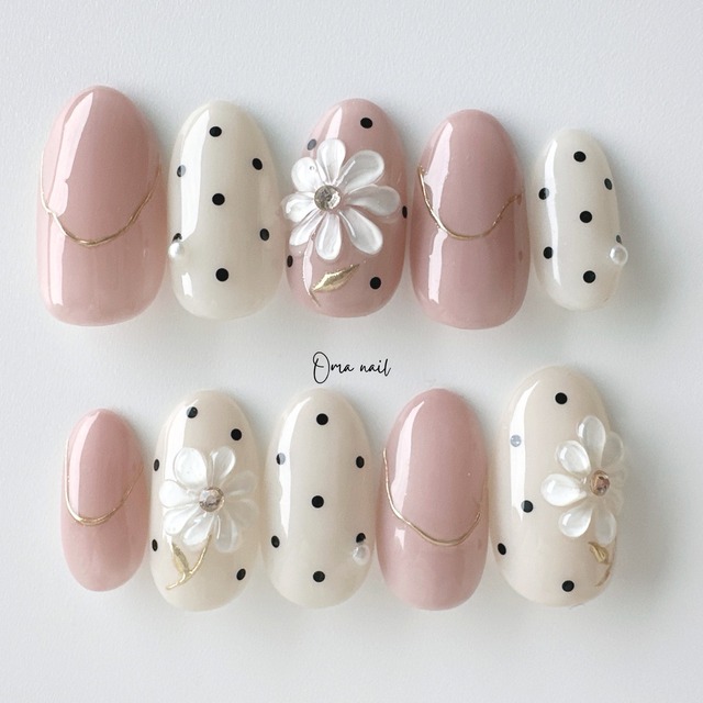 くすみピンクのマーガレットネイル｜Margaret