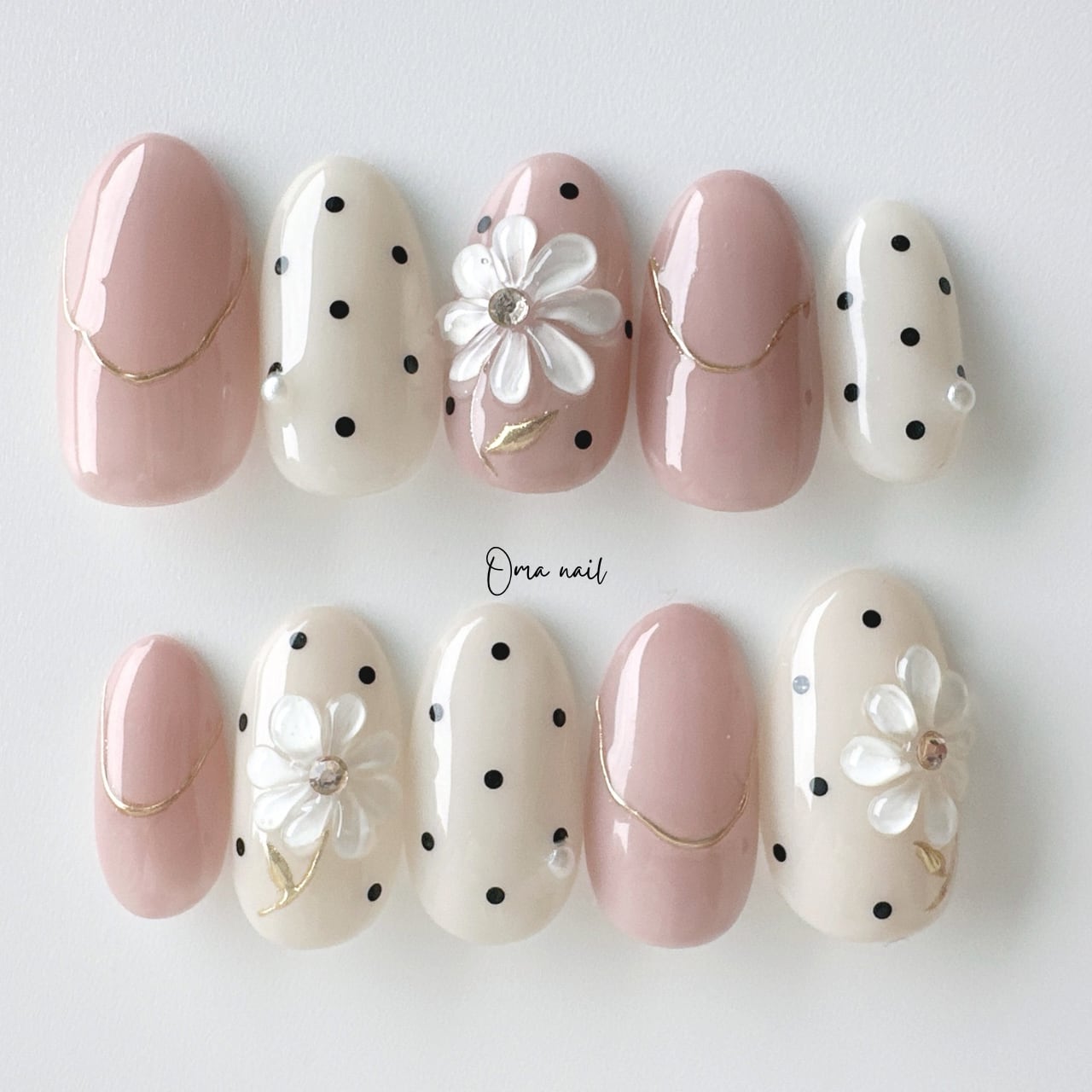 くすみピンクのマーガレットネイル|Margaret