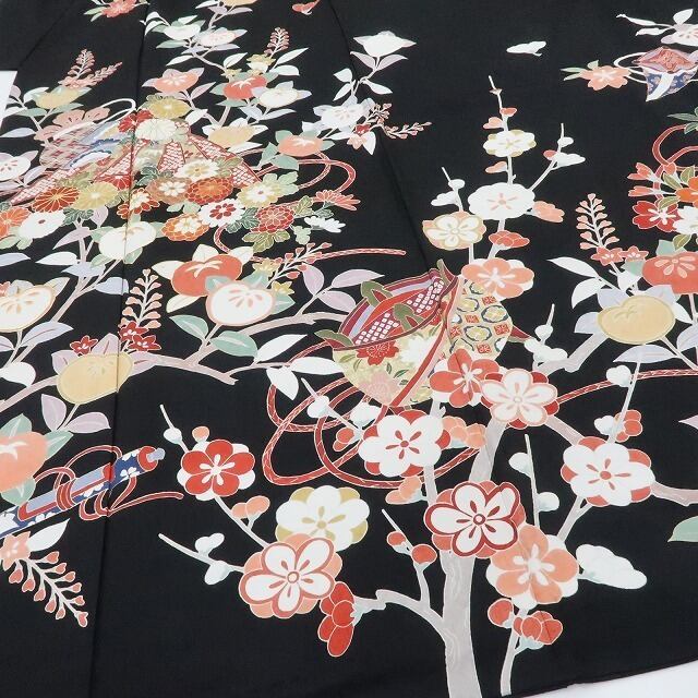 美品 金駒刺繍 着物 成人式“静かな合図で動き出す松竹梅や桜、橘や 