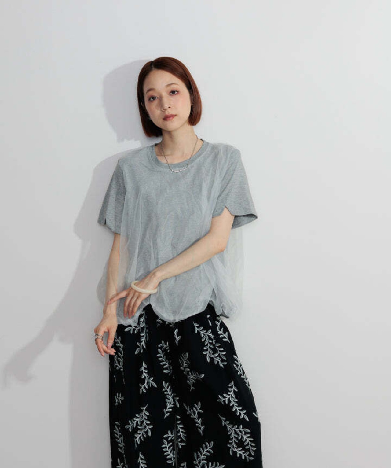 2605147 オーバーチュールスカラップTシャツ gray