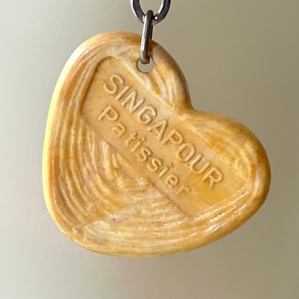 ブルボンキーホルダー 【SADECO】 リス 金色 切手 フレンチパブ