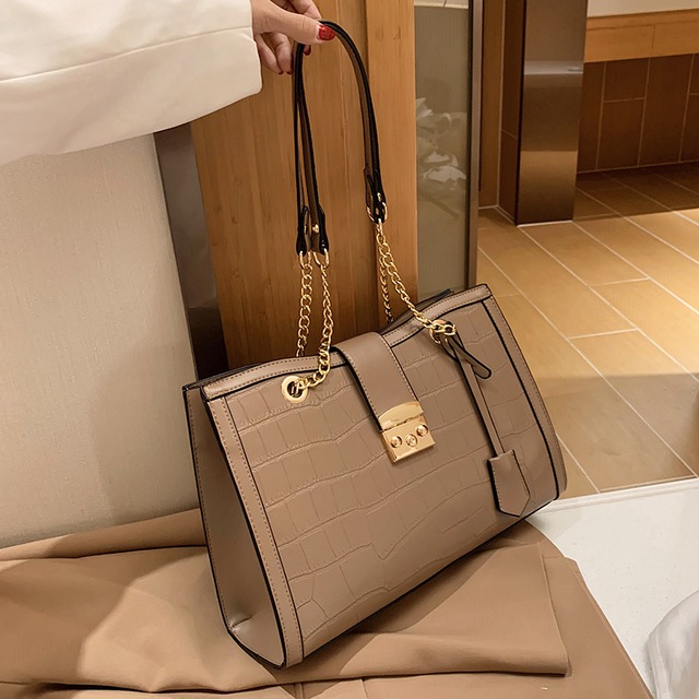 大容量バッグレディースバッグ2020人気の新しい新しい流行のファッションロンビックチェーンメッセンジャーバッグネット赤ハンドトートバッグ Tiancai_Wing_Bag6391916