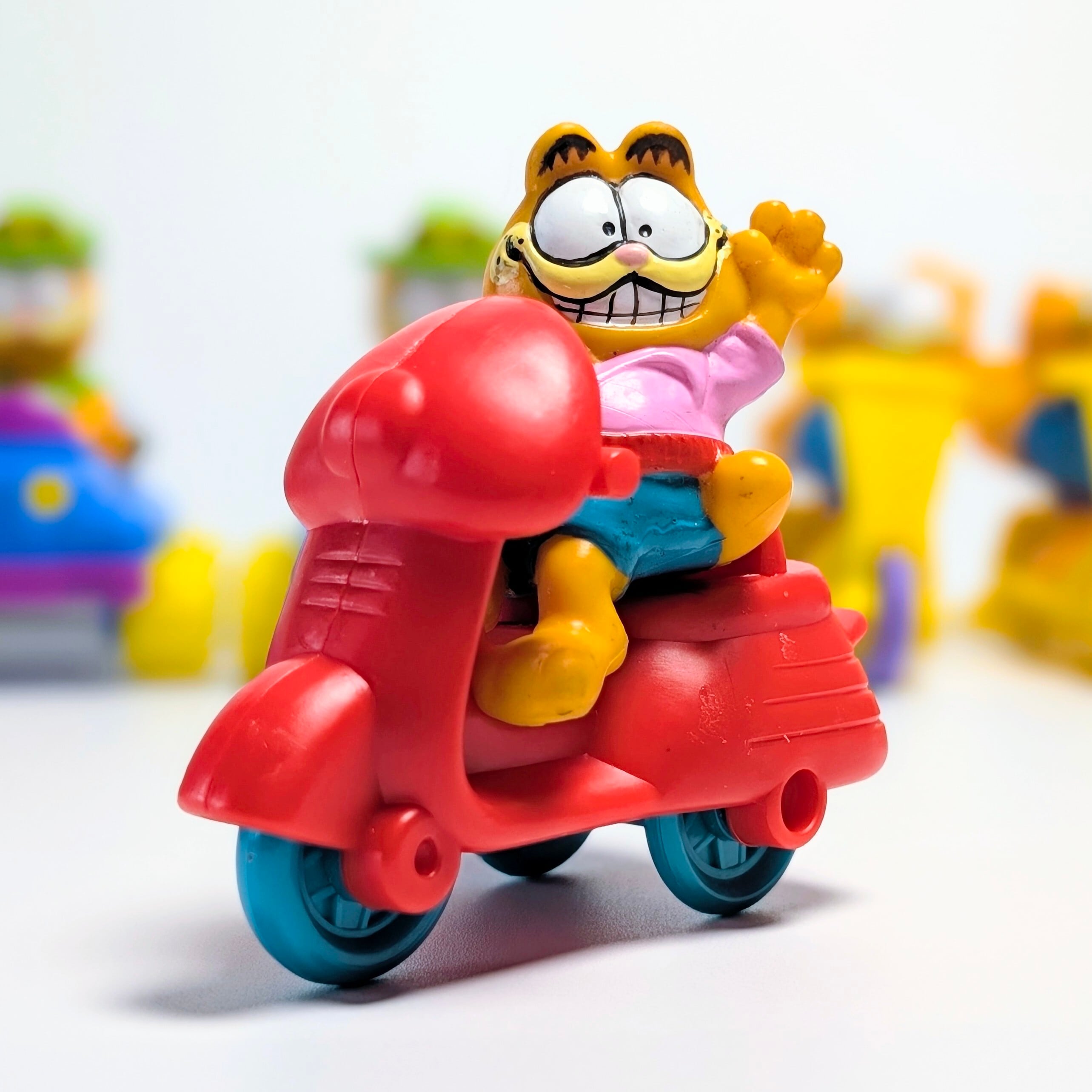 ☆ VINTAGE 1988 ☆【 McDonald's  ( マクドナルド ) 】1988年マクドナルドミールトイ 『 Garfield & Odie Riding on a Scooter（ガーフィールド オン スクーター&サイドカー オン オーディー）』〜スクーターに乗る呑気なあいつら(笑)〜 / ミールトイ / ハッピーミール 〚アメリカン雑貨 アメトイ〛
