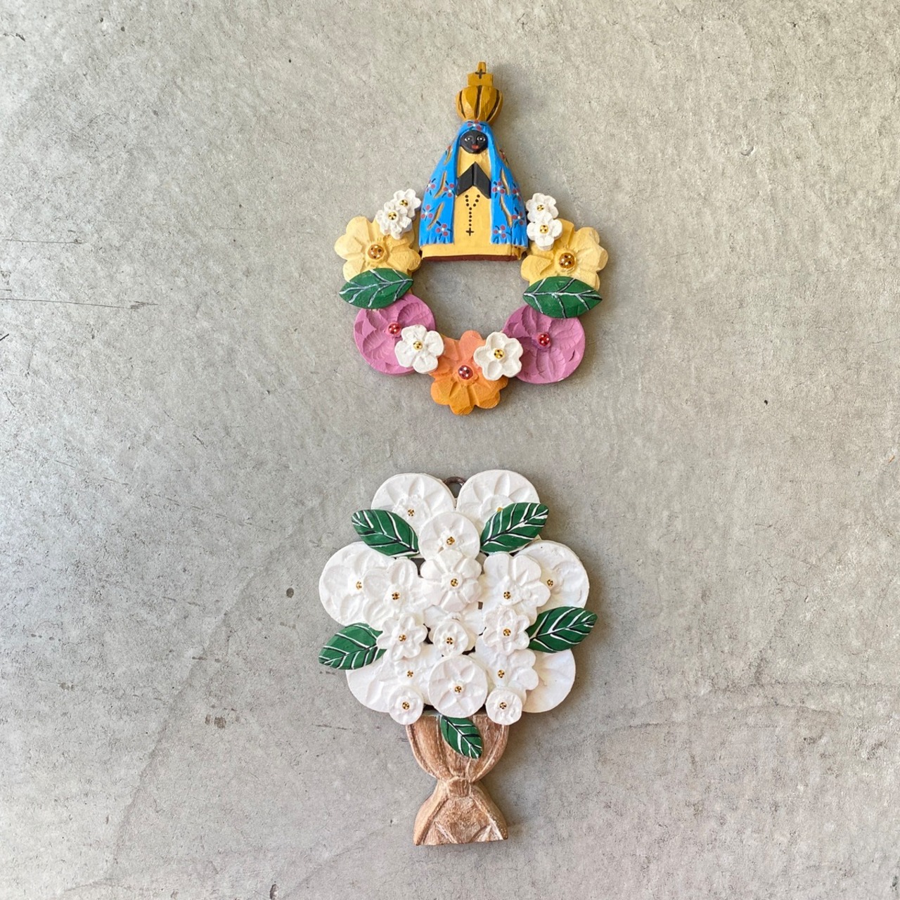 フォークアート OA 壁掛け フラワーリース&アパレシーダ