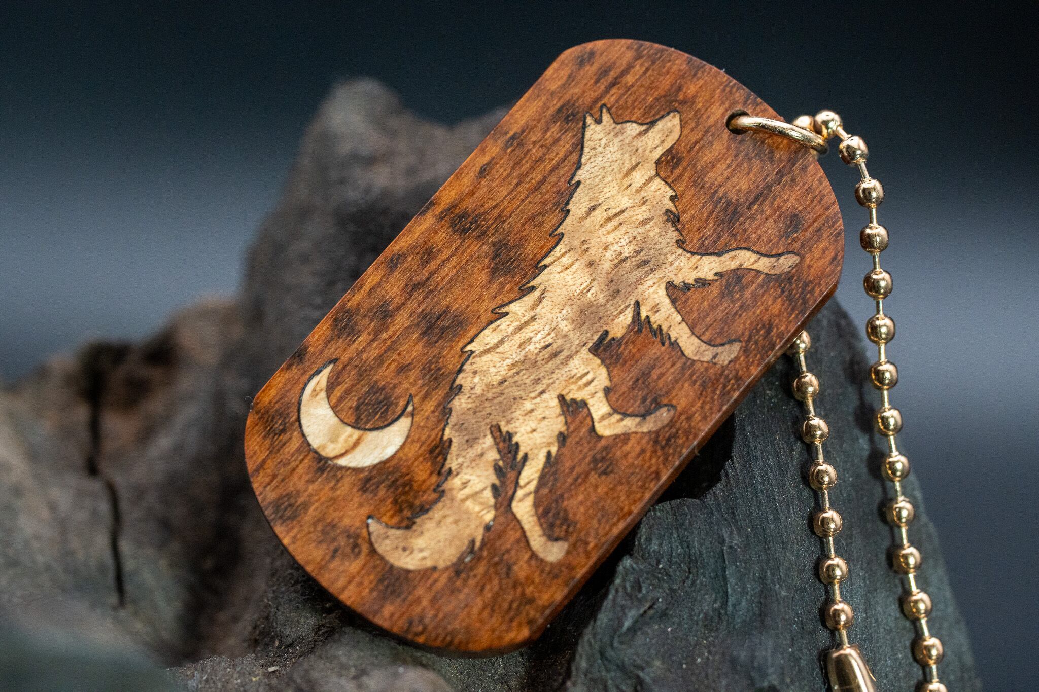 【 木のダイヤモンド 】スネークウッド ドッグタグ 象嵌 闊歩