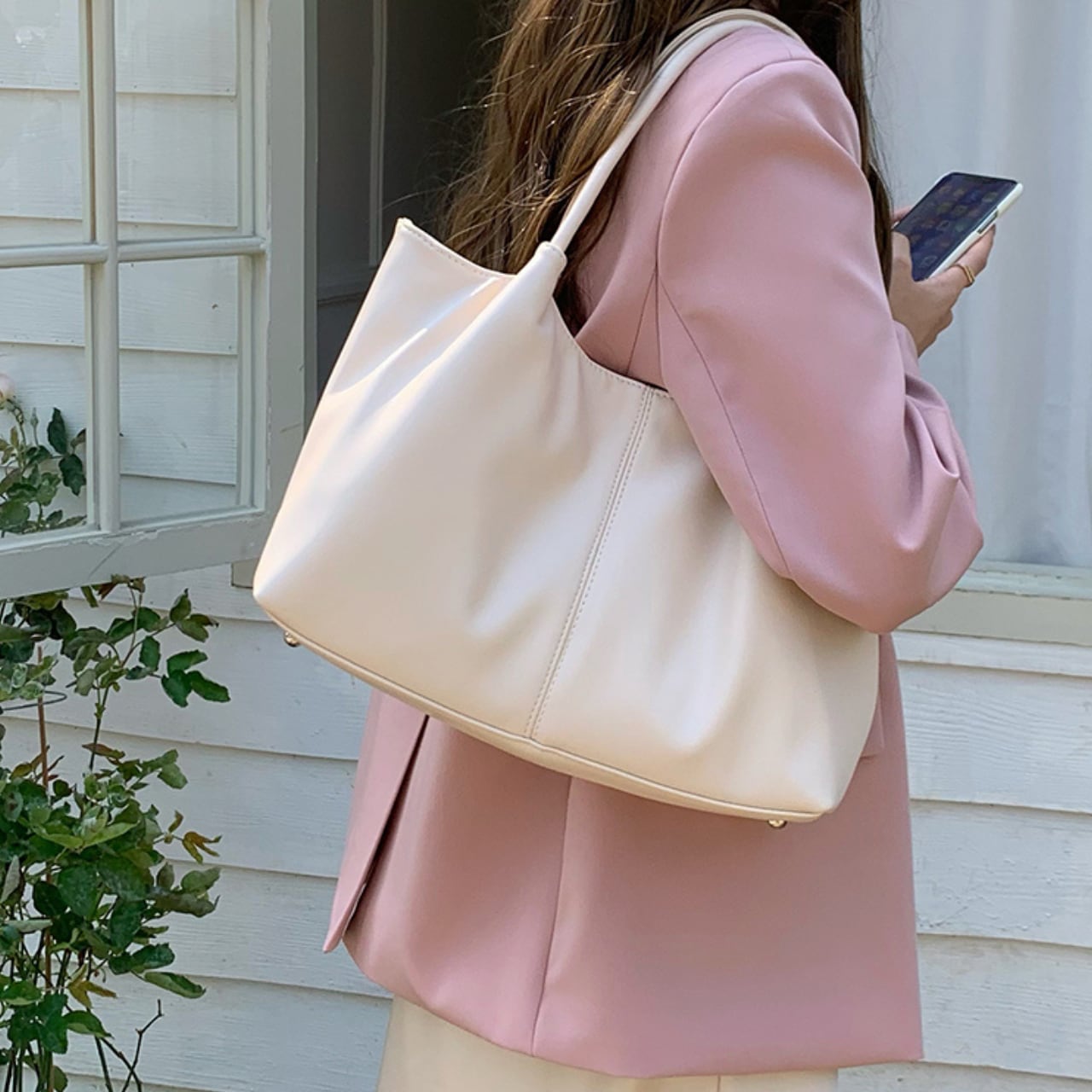 Soft Elegance Tote R0169