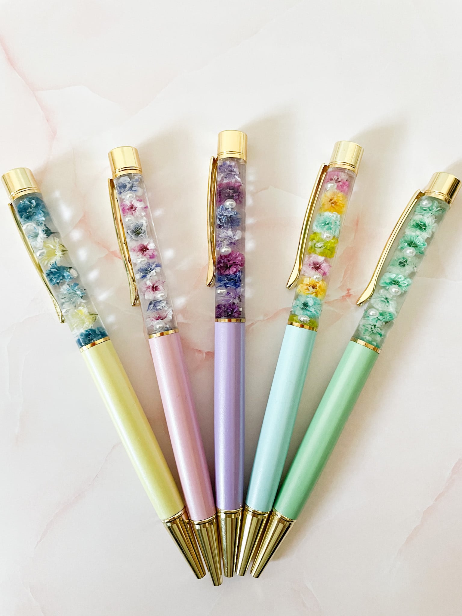 かすみ草のハーバリウムボールペン | kuyursoellin