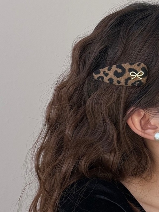 《即納》leopard ribbon pin