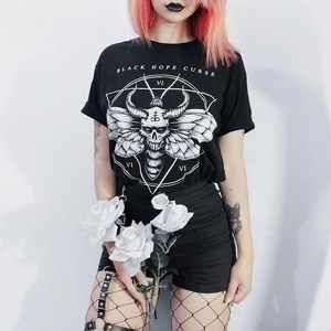 ✞ゴシックロリータダーク”毒蛾サタン”Tシャツ ブラックラウンドネックトップス コットン JK制服 Oネック イルミナティ 春夏秋冬 ✞✝✞ゴシック ゴスロリ SM ワンピース 黒 靴 大きいサイズ タイツ ヘッドドレス スカート バイブル 雑誌 本 タイツ アクセサリー ミリロリ 甘ロリ クラロリ 和ロリ エレガント 黒ロリ 姫ロリ 華ロリ AA-AA38849900766