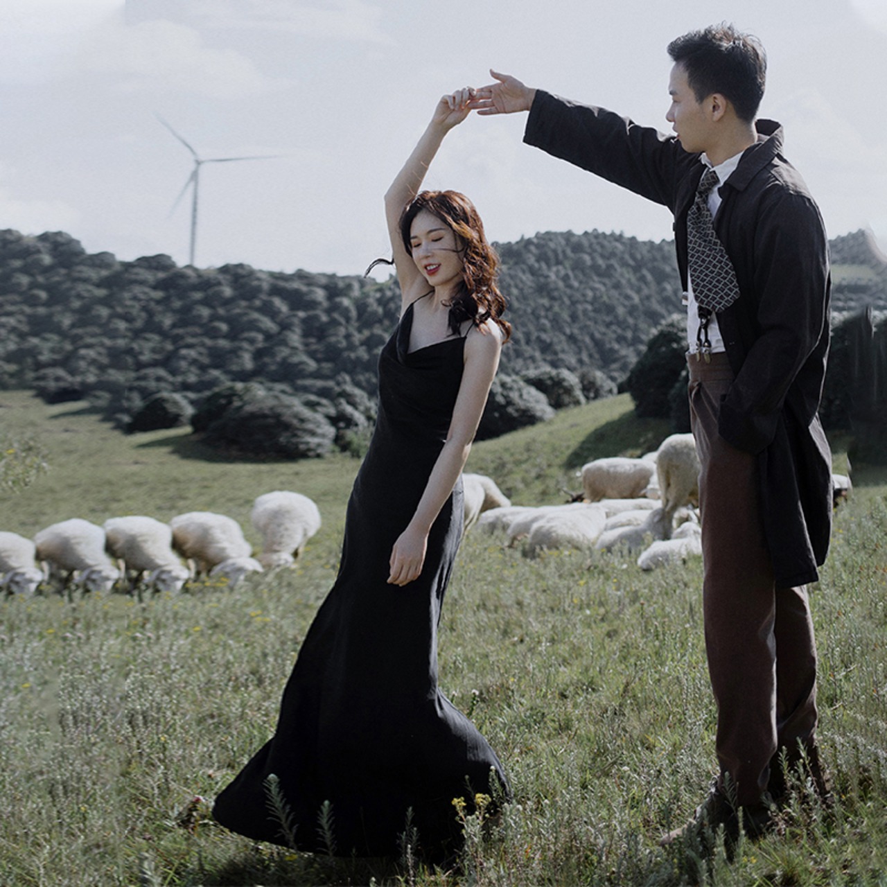 美品！パーティードレス 黒 高級ベロア 短トレーン マーメイドライン V  