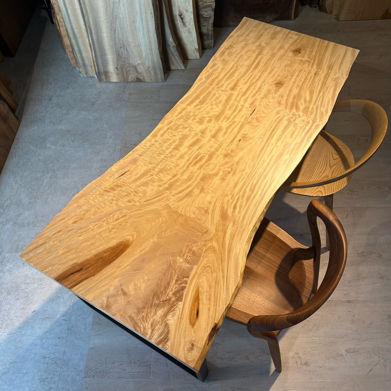 栃（トチ） | 千年家具 - 一枚板 テーブル専門店