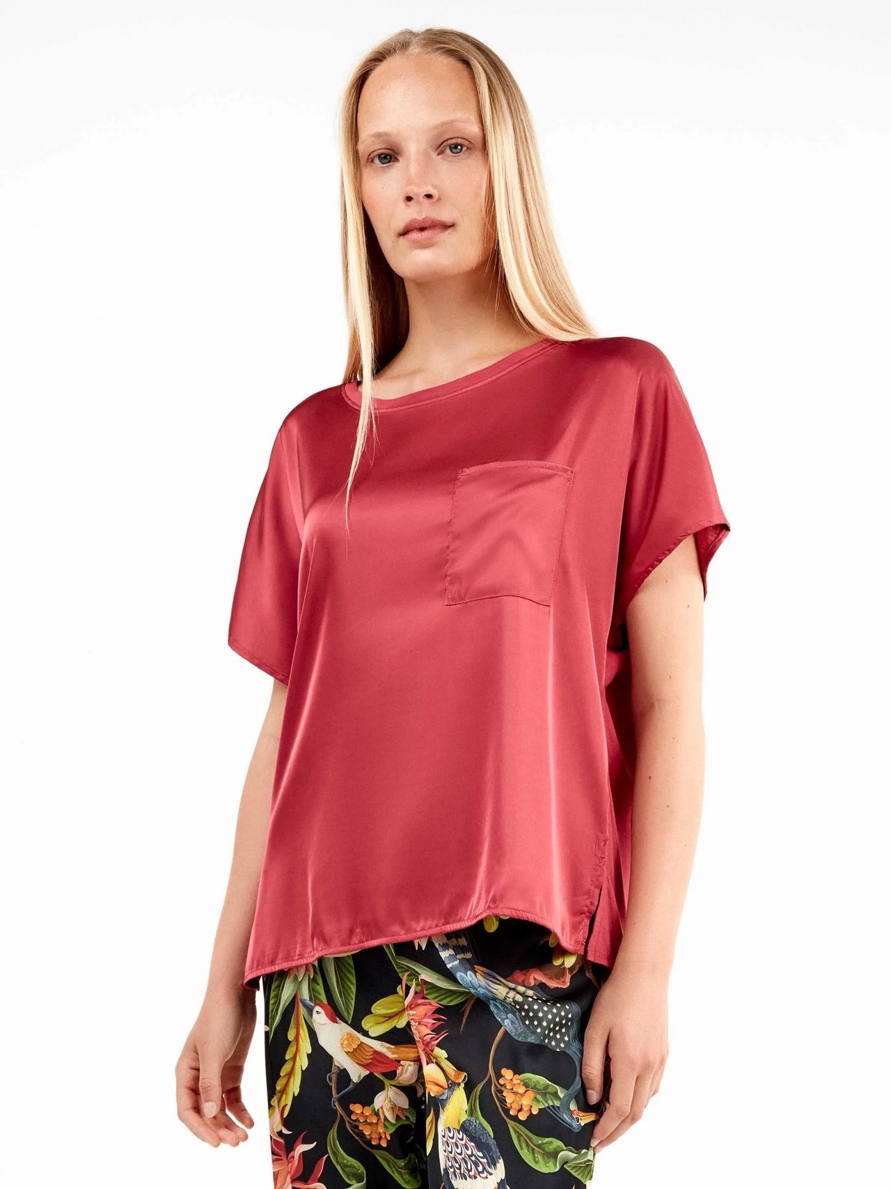 Gisela　　サテン Tシャツ　ラズベリー