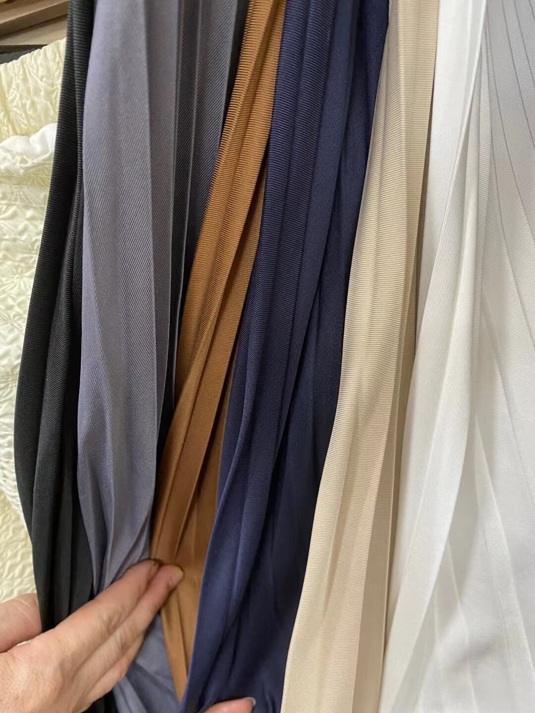 アシンメトリープリーツスカート　AJ1365-999