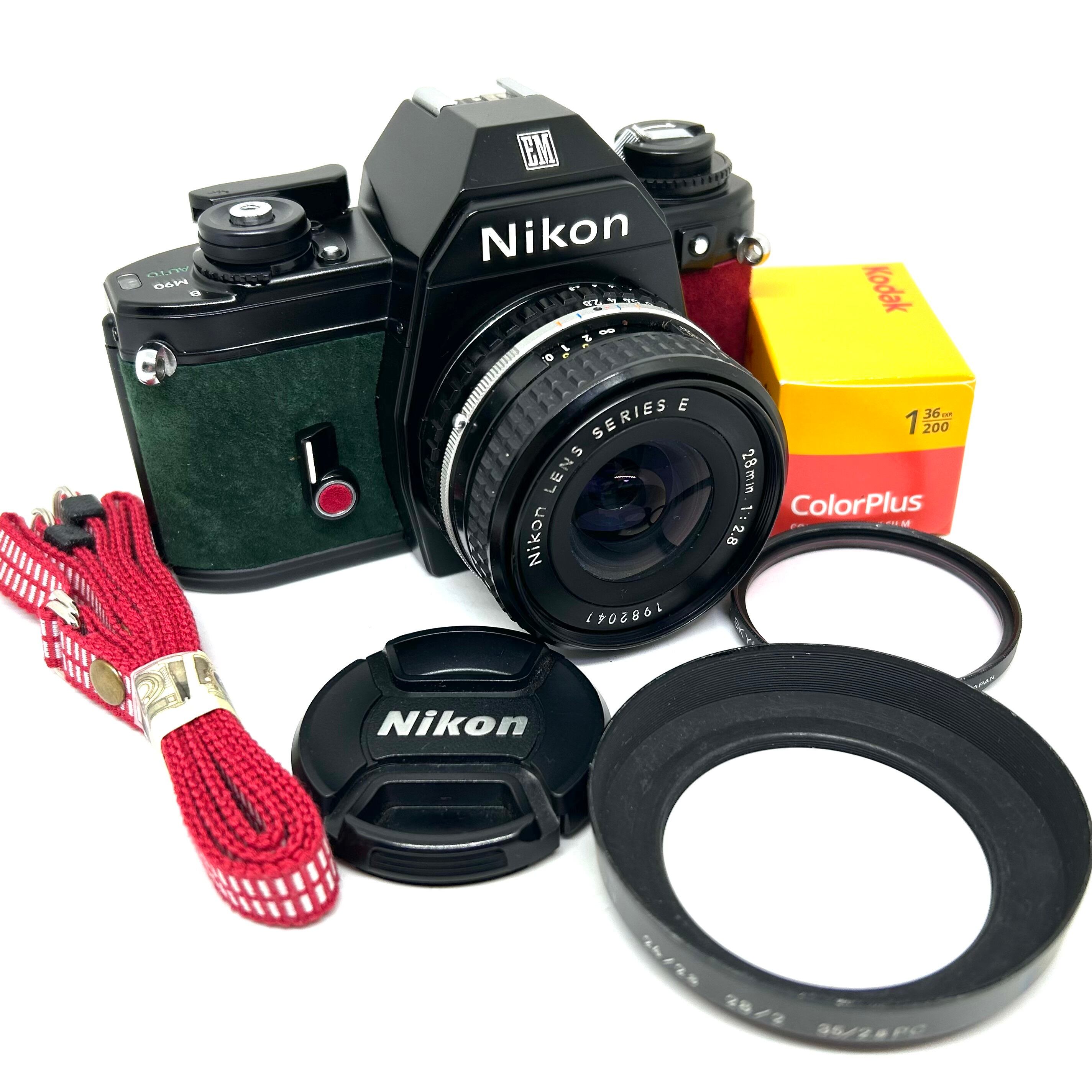 25-094リメイクカメラ Nikon EM（ダークグリーン•ワインレッド