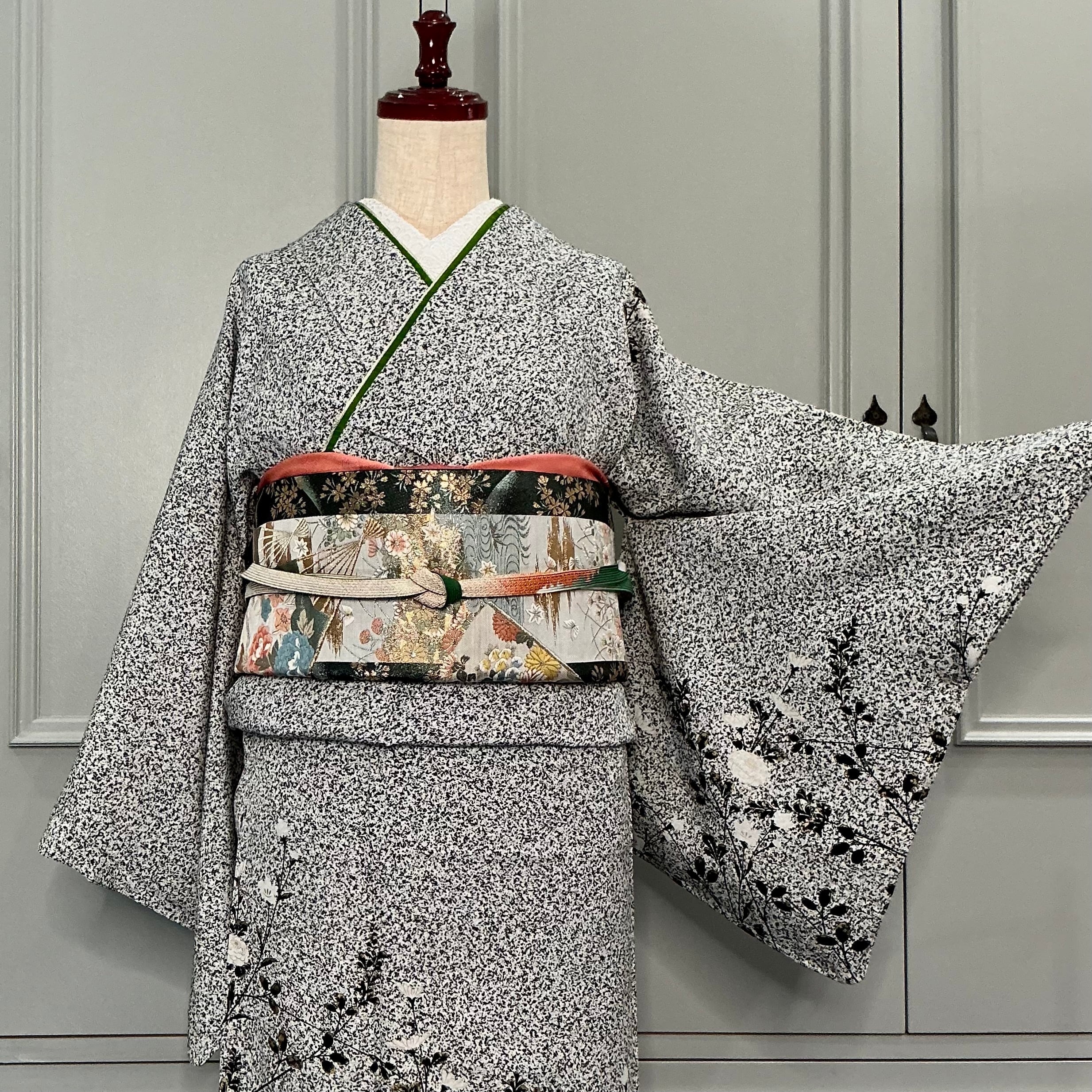 モノクロの秋草＊たたき染め 菊 桔梗 萩 白 墨黒 グレー ブラック 訪問