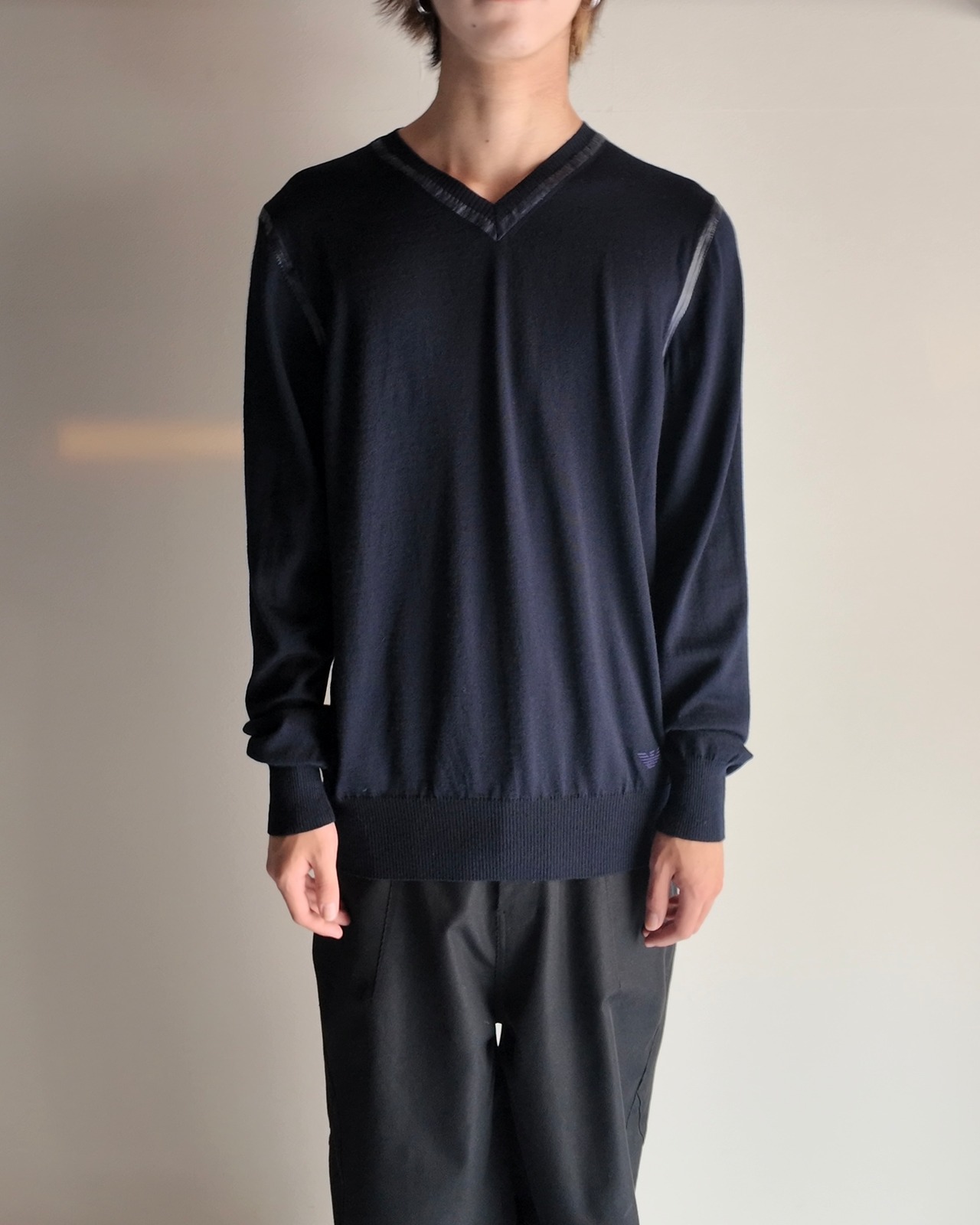【EMPORIO ARMANI】bondage tape v-neck knit