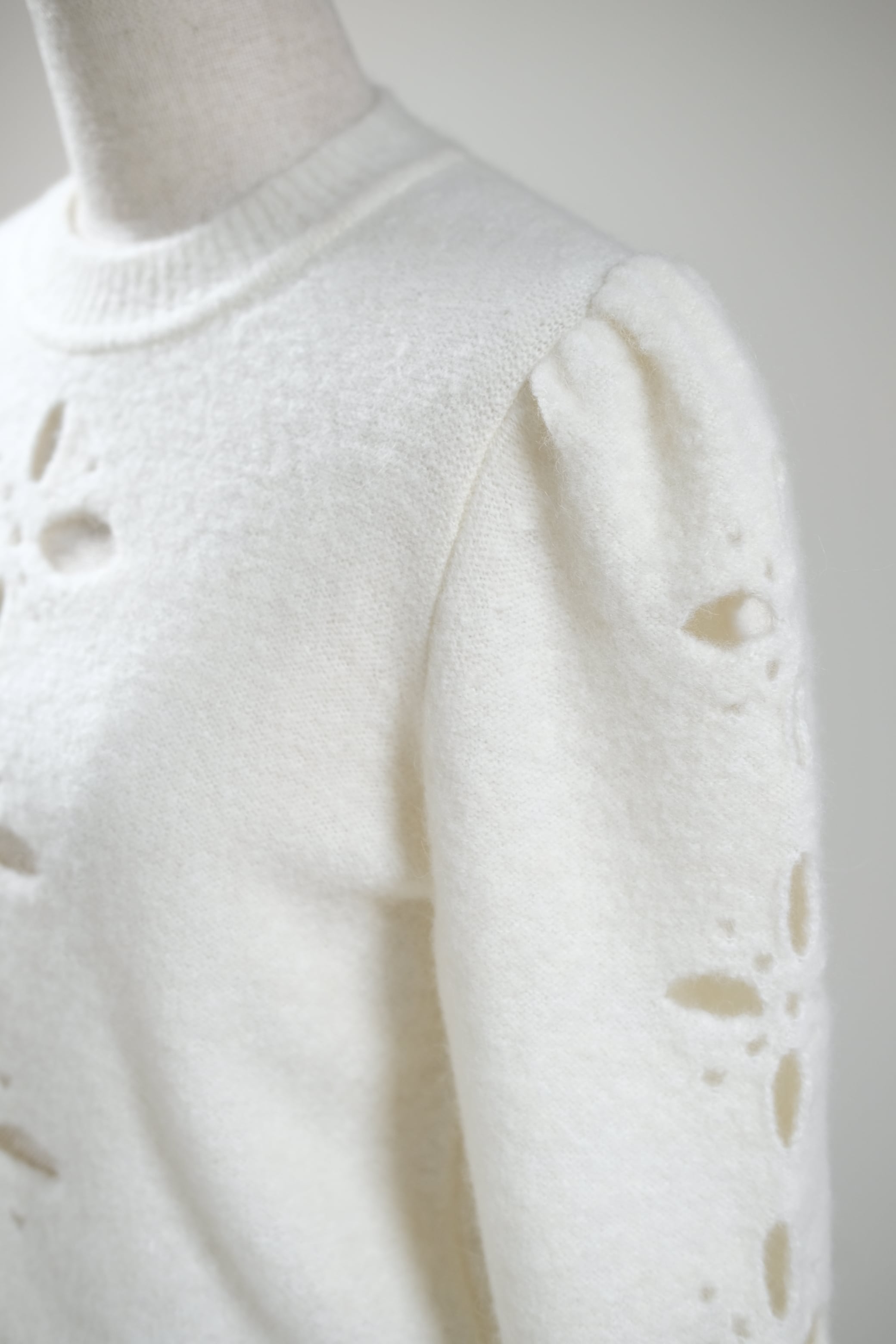 FETICO】FLORAL SLIT KNIT JUMPER - off white - | loop FETICO】FLORAL SLIT KNIT JUMPER - off white - | loop