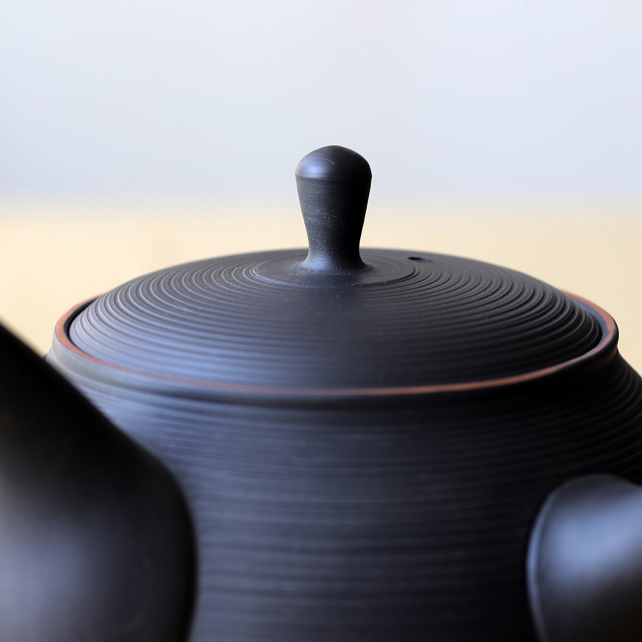 黒線彫朱ライン 大急須 容量：580cc 梅原廣隆（常滑焼） | にっこう