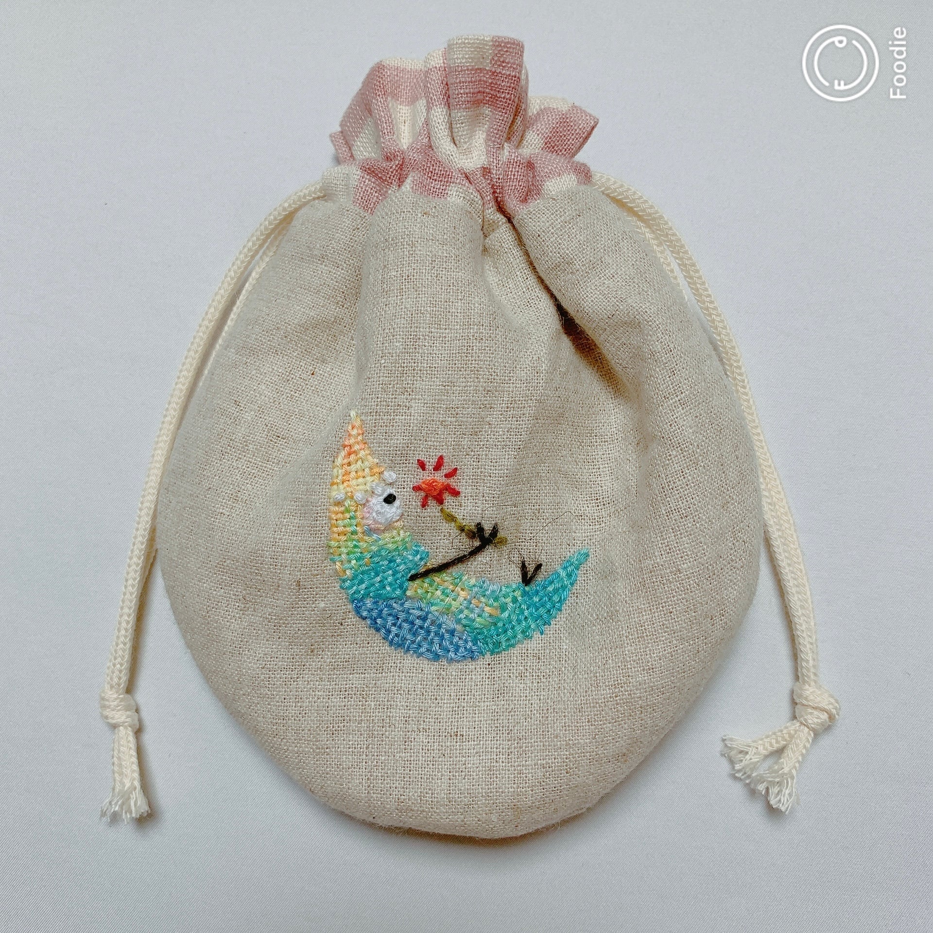 handmadeダーニング刺繍『月が恋する太陽』巾着 | take heart