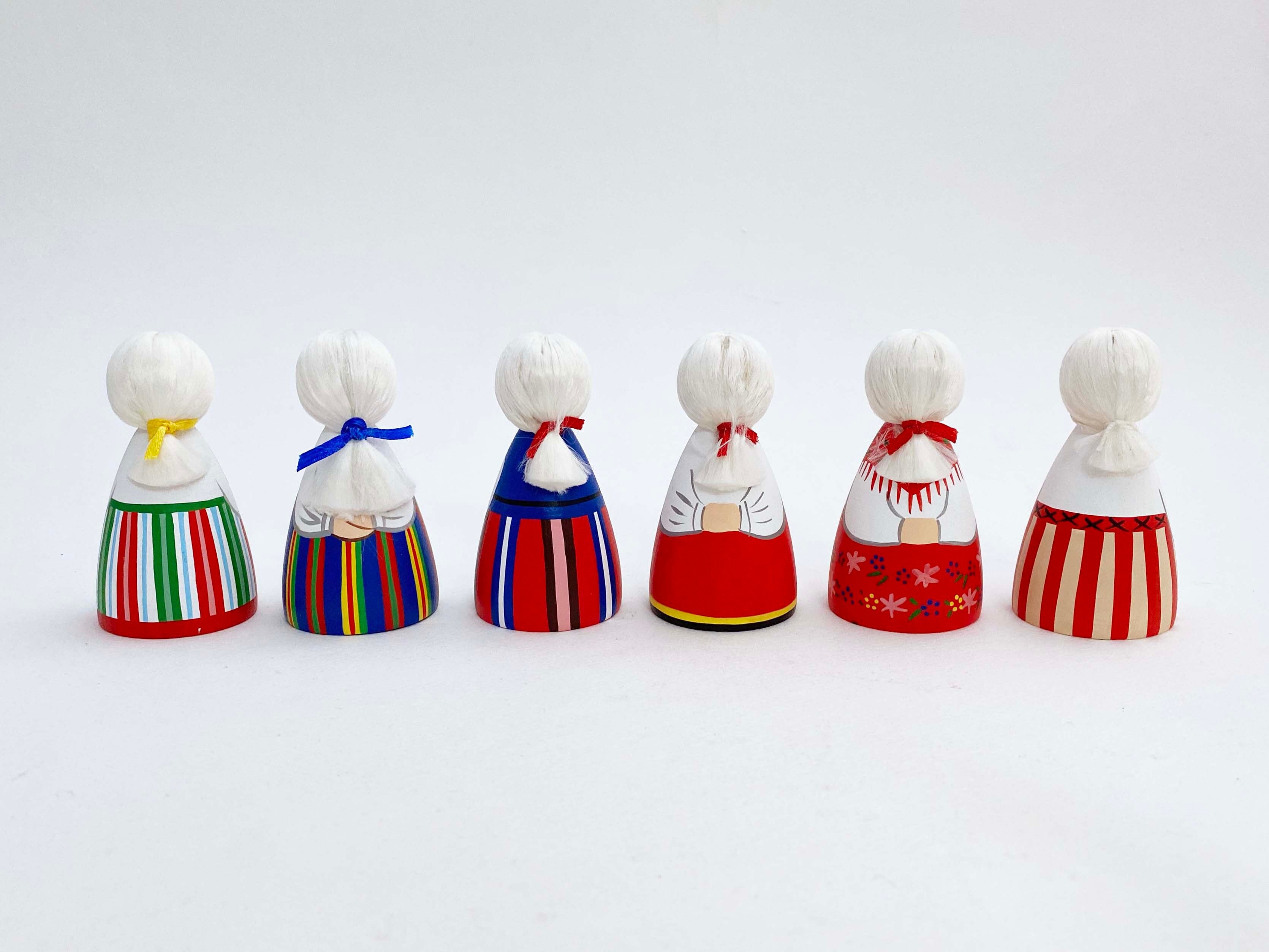 エストニアの民族こけし（女の子8cm）
