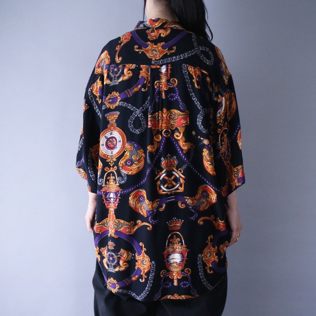 black base scarf full pattern over silhouette h/s shirt