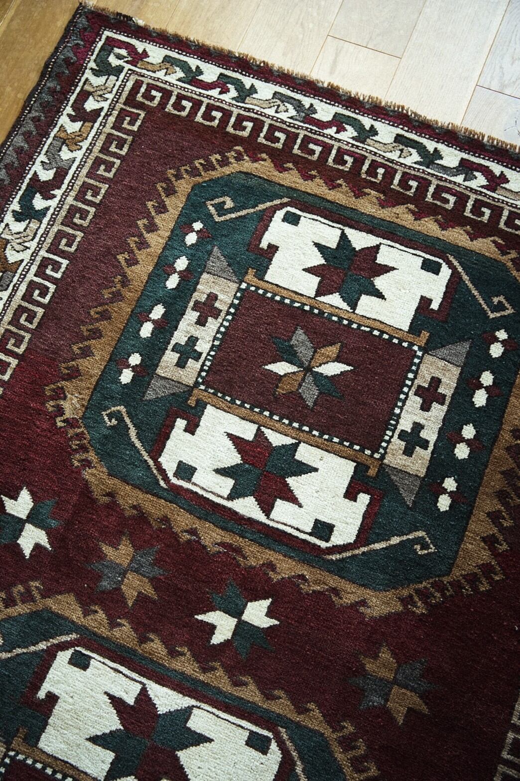 094 - Vintage Turkish rug