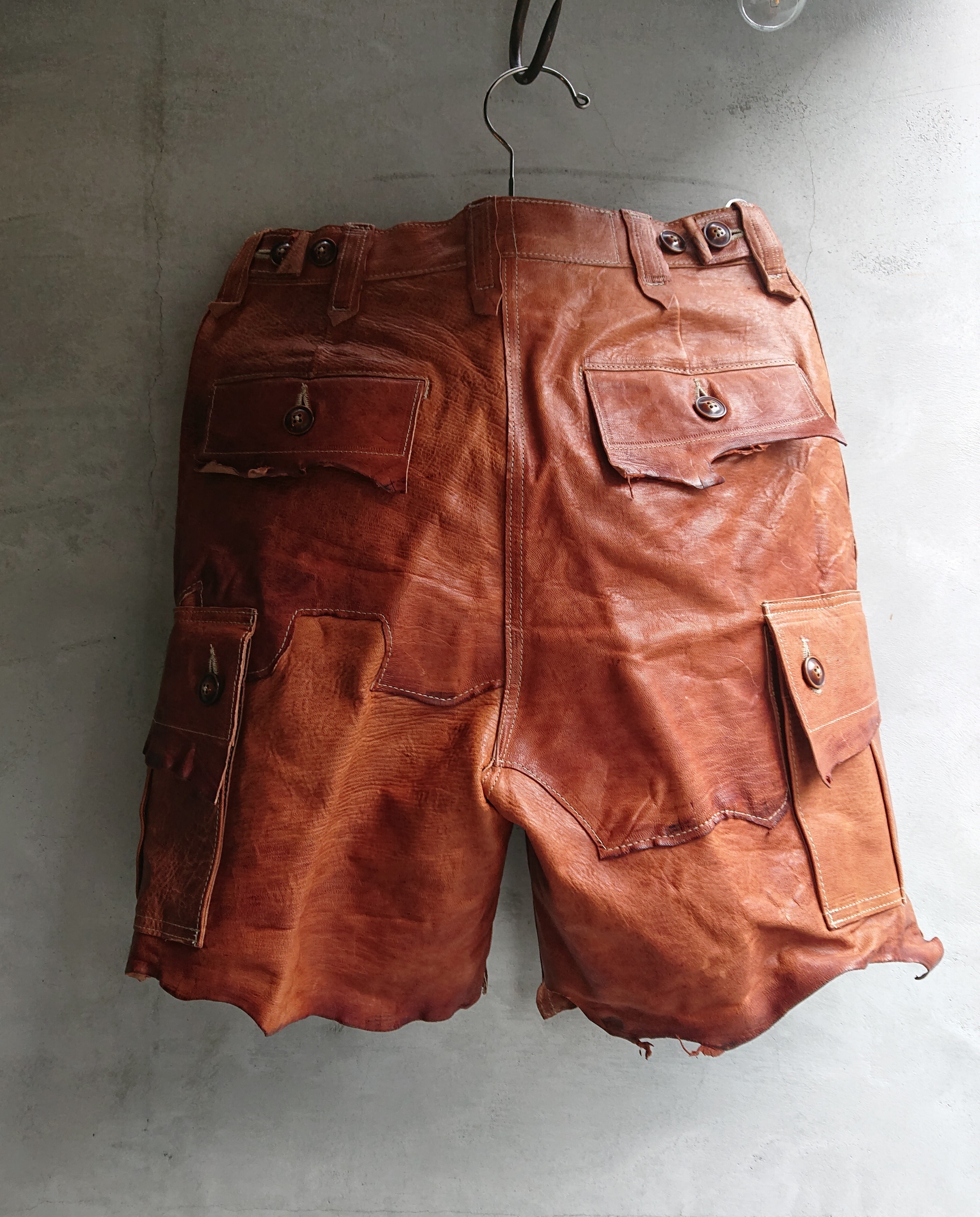 GOODKARMA DEVELOPMENT Lather Cargo Shorts LAZY T-Brown Color | BOW
