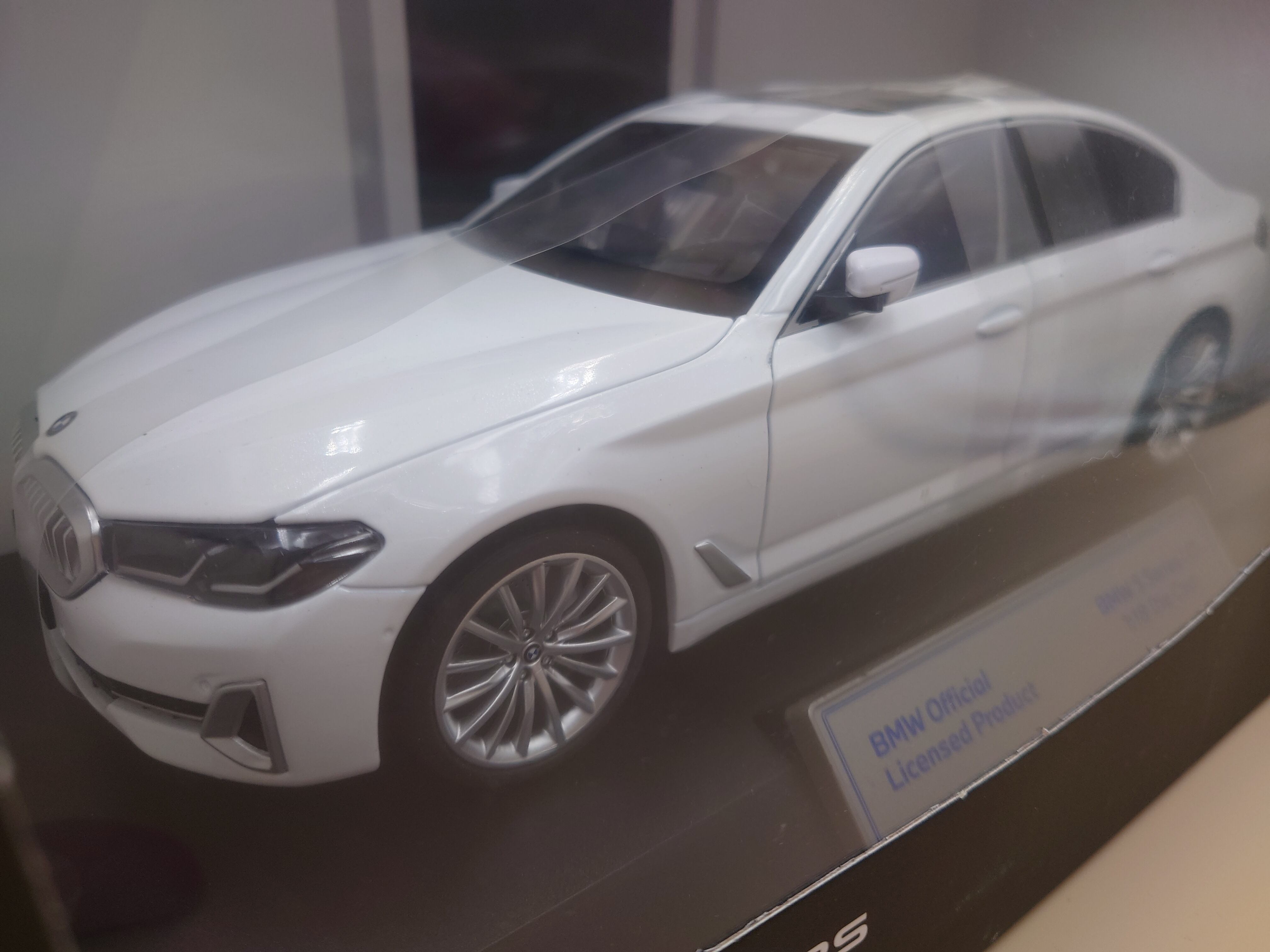 1/18  530Li ホワイト ダイキャスト製ミニカー 1/18 BMW 530Li ホワイト ダイキャスト製ミニカー | PAINZ SHOP パイン