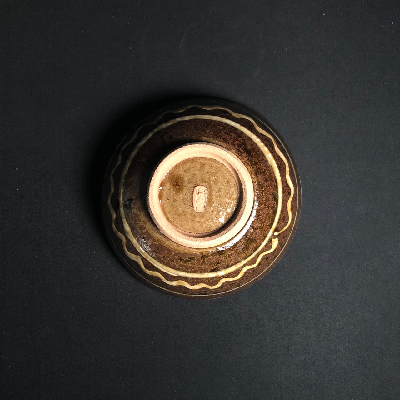 丹窓窯 市野茂子 小鉢 黒 イッチン スリップウェア | AJIMAYA 作家の器