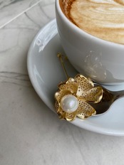 ボヌールパールフラワーピアス（ ゴールド / シルバー ）