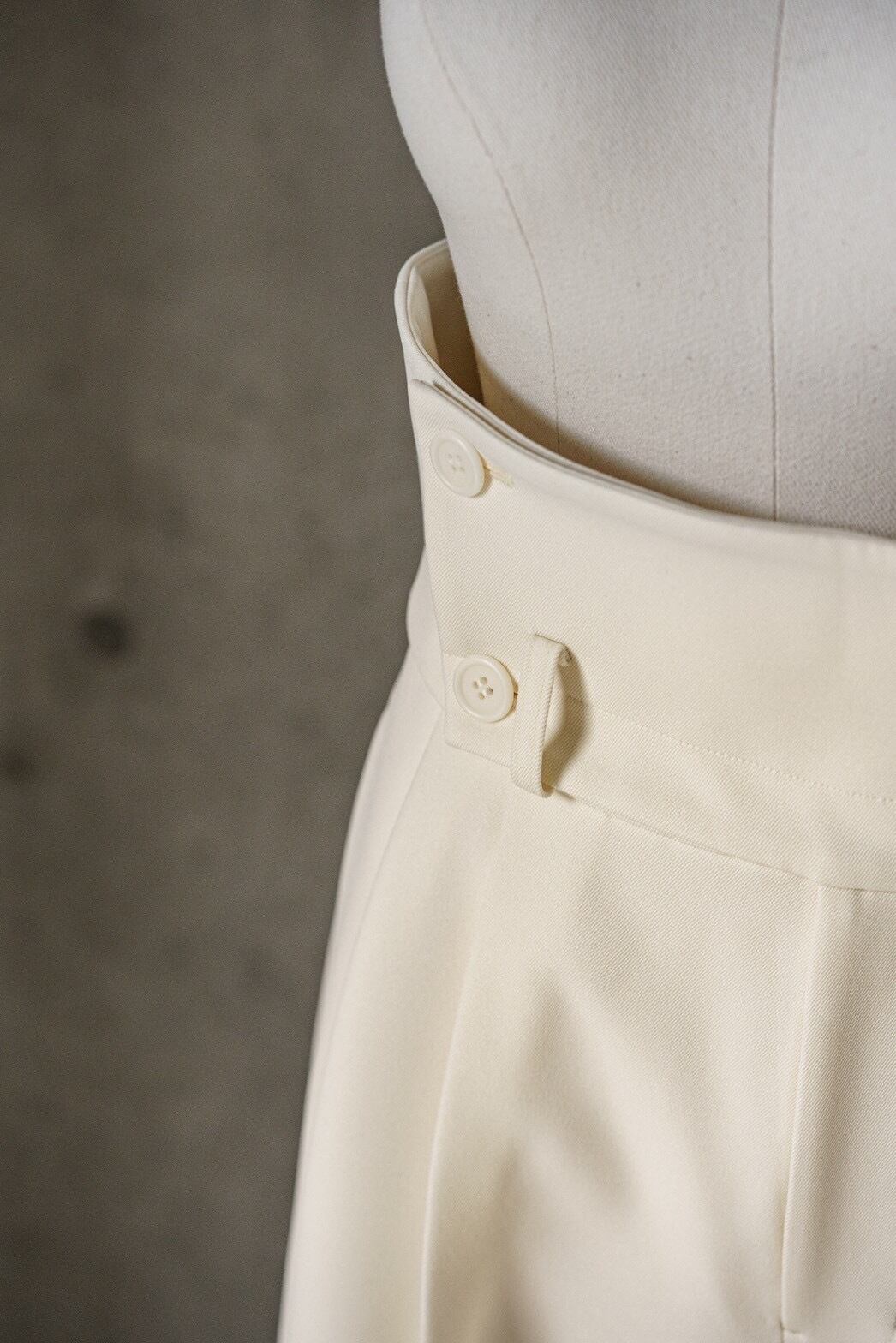 CUMMERBUND PANTS(CREAM) ご注文から一週間前後で発送 | roughlow