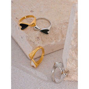 T21Ma368 - Twin Hearts Ring