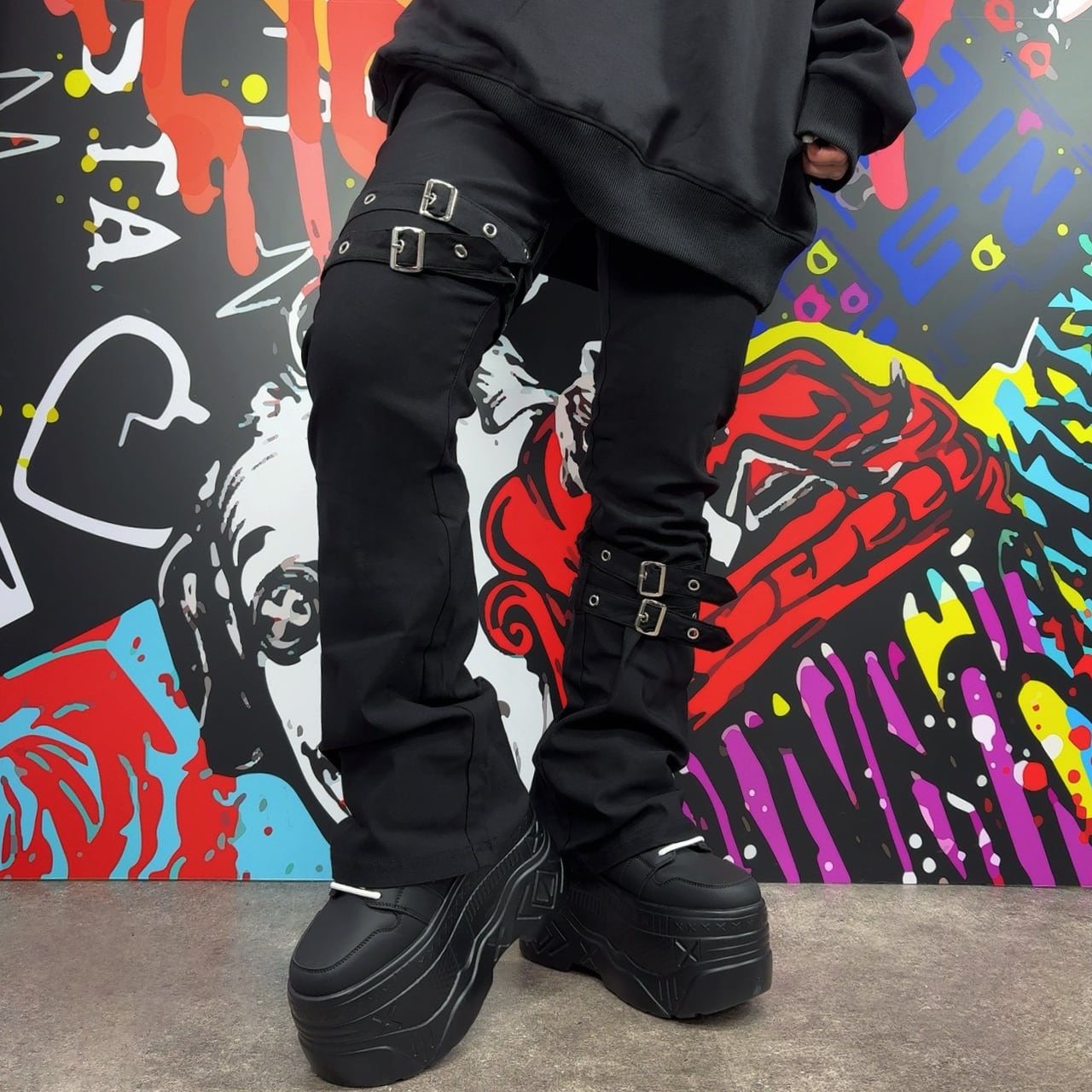 ベルトストラップ付き美脚BLACKフレアパンツ | NIER CLOTHING
