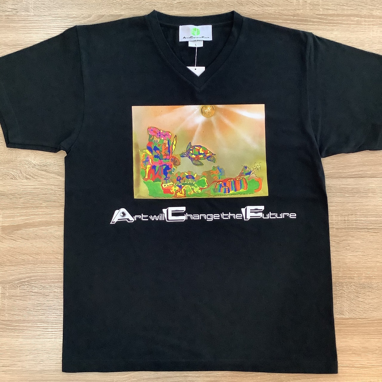 Vivid turtle ( 鮮やかなカメ )  VネックTシャツ  ブラック