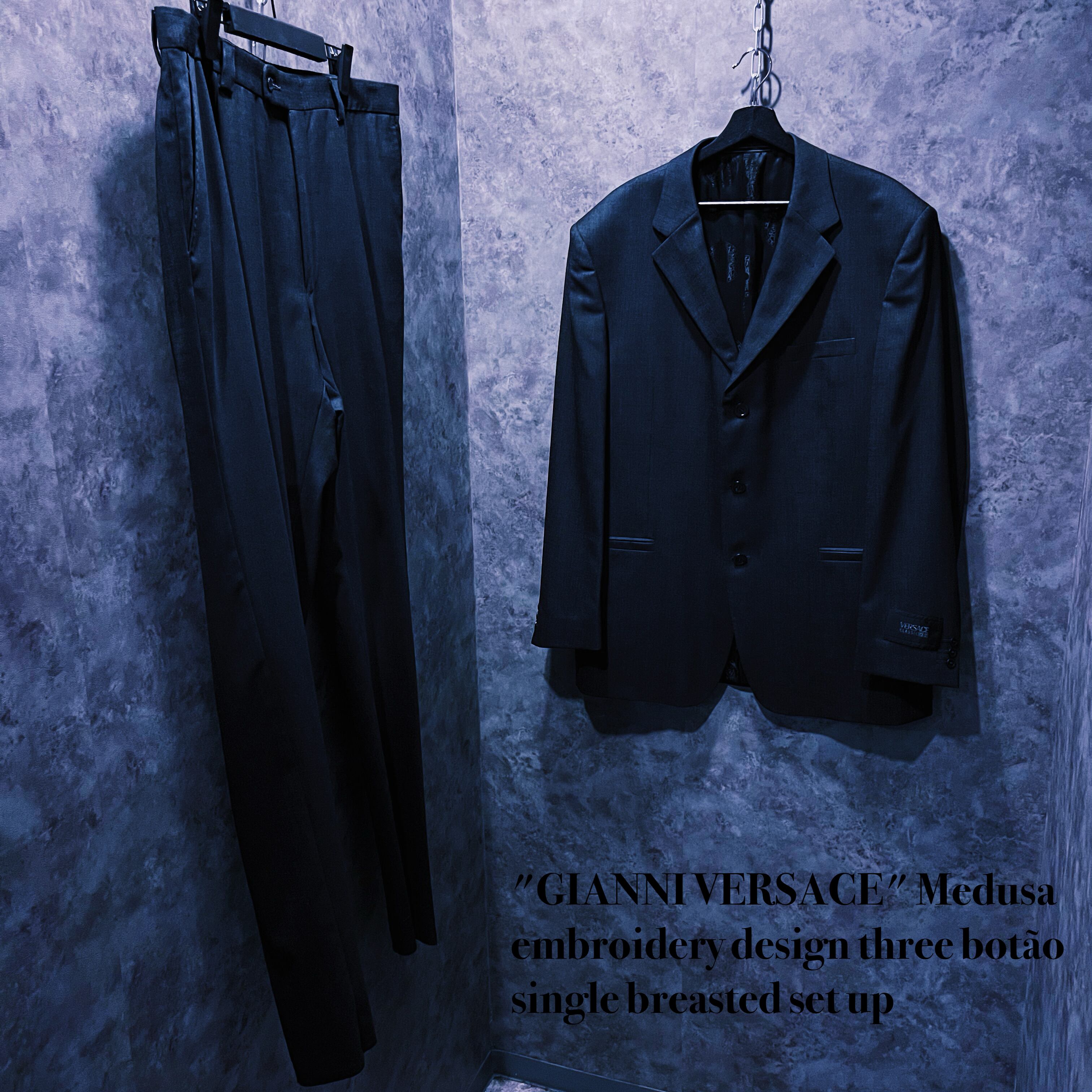 【doppio】"GIANNI VERSACE" Medusa embroidery design three botão single breasted set up