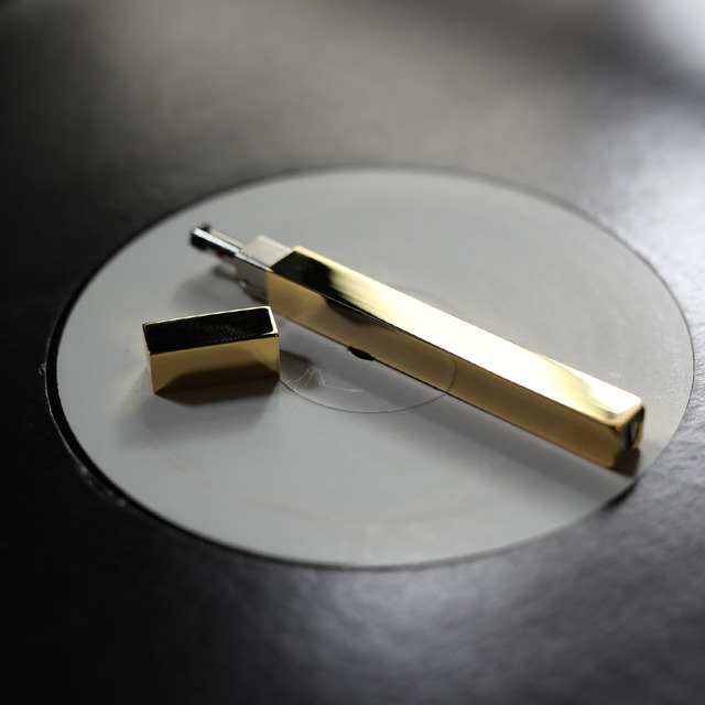 TSUBOTA PEARL (坪田パール) QUEUE Metal Polished Slim stick lighter ライター