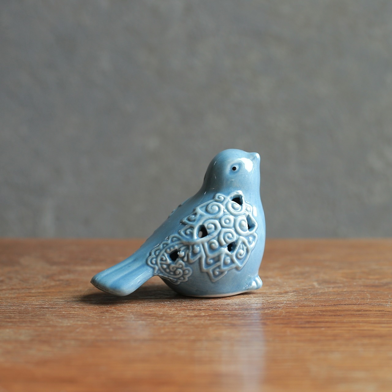 素敵な模様が美しい、ブルーの小鳥 1