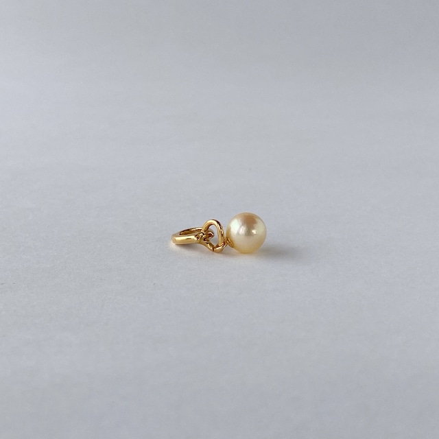 8ミリ真珠の片耳ピアス